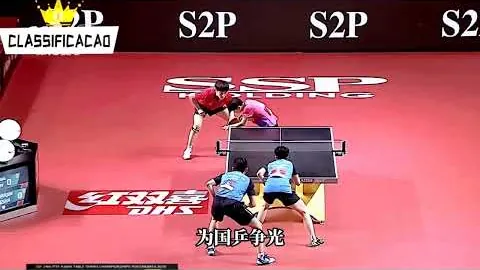 “青岛西海岸在中超击败武汉三镇，主场荣耀夺冠”